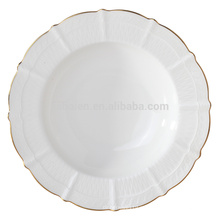 Elegante plato de sopa china de hueso fino con oro